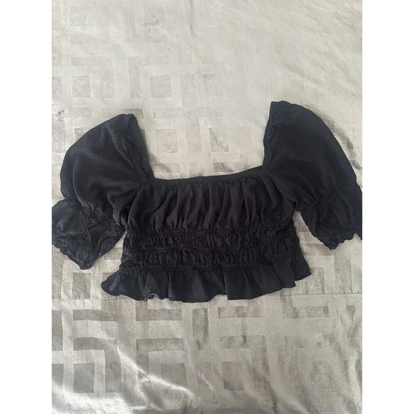 Urban Outfitters Shirt Womens Large Black Smocked Puff Sleeve Crop Top Blouse - Picture 1 of 14